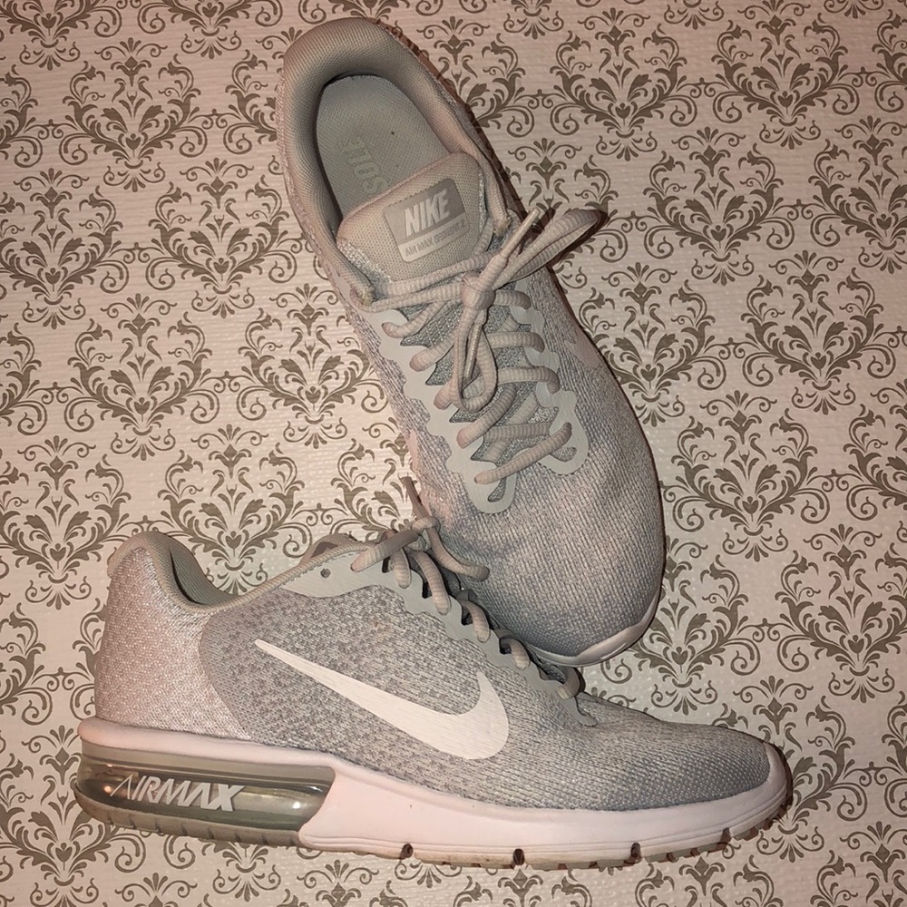 NIKE SNEAKERS